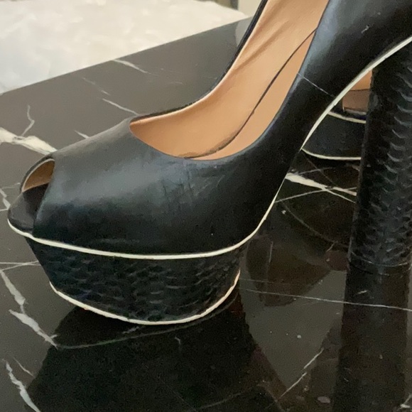 L.A.M.B platform peep toe pumps. - Picture 6 of 9